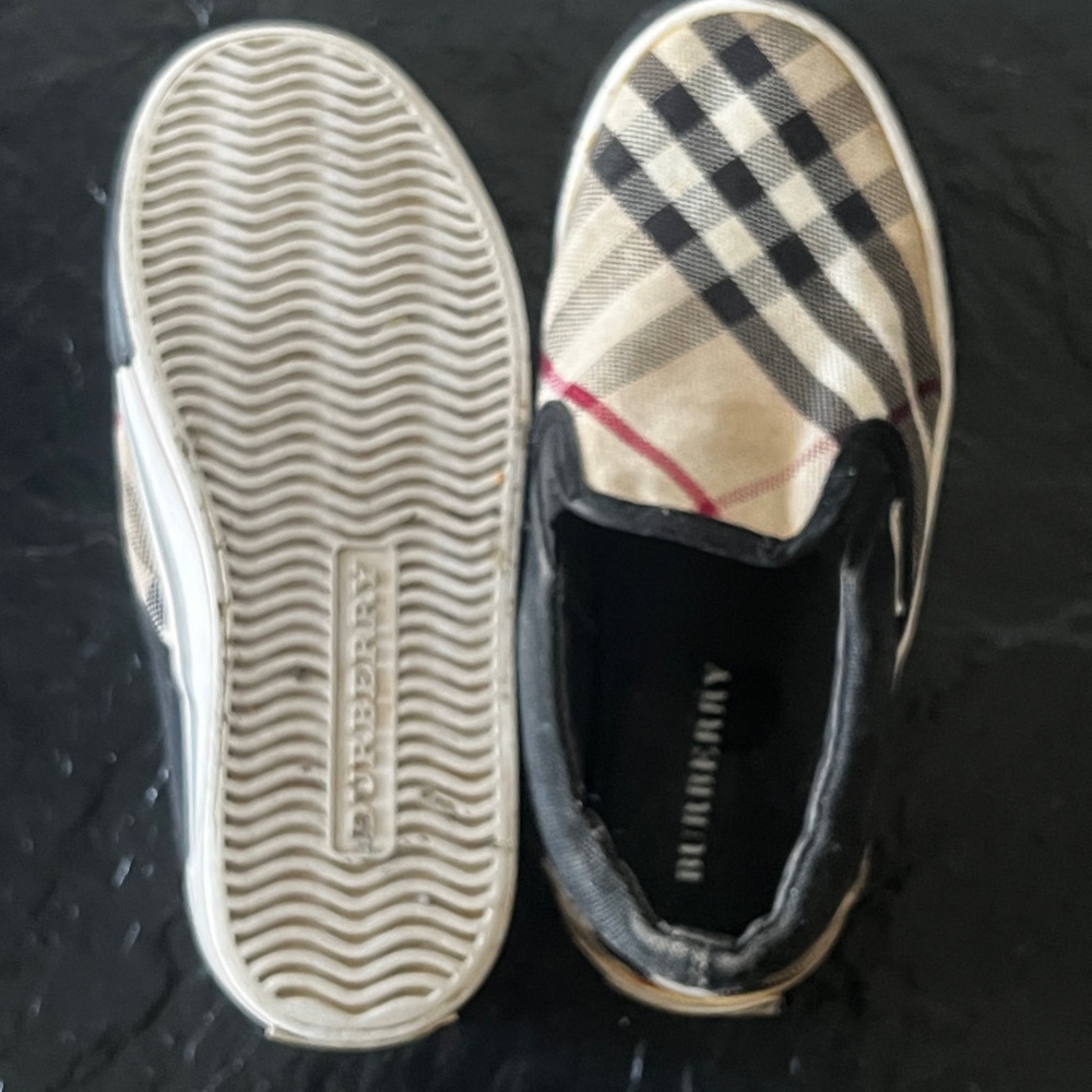 Burberry slide on sneakers